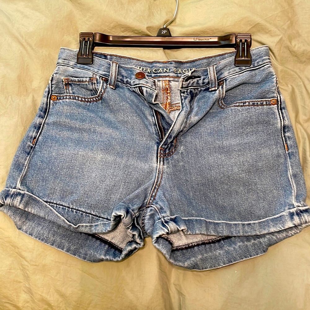 American Eagle mom short